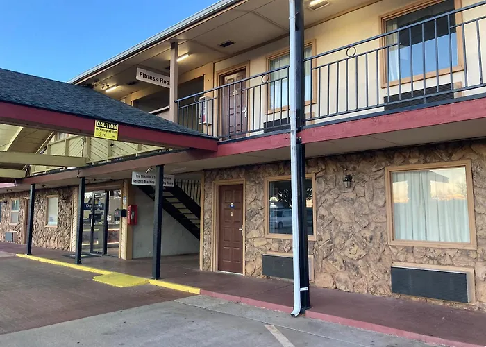 Woodward Inn & Suites